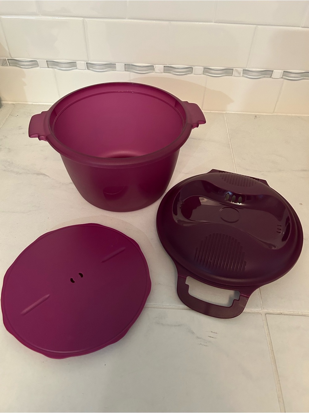 Tupperware Microwave Steamer Bowl Set in Deep Purple. EUC!